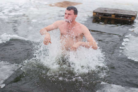 Belarus, Gomel, 19 January 2018.Day of the Cross Baptism.Swim in the ice hole at the baptism of the Lordのeditorial素材