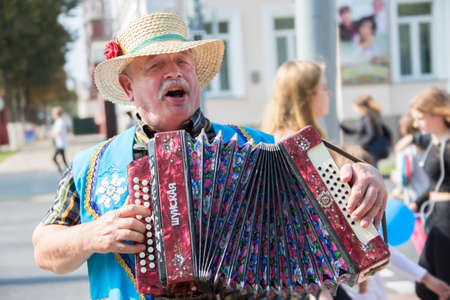 Belarus, the city of Gomel, September 15, 2018. Holiday City Day. Central Park.A man in a straw hat playing the harmonica.Harmonistのeditorial素材