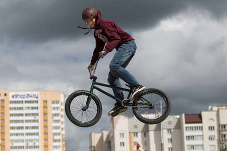 Belarus, Gomel, June 24, 2018. Central park. Extreme cycling.A dangerous trick on a bicycle against the backdrop of the city.Cyclist athleteのeditorial素材