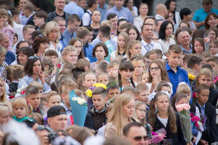 Belarus, Gomel, September 1, 2018. The holiday began school.A crowd of people of classmates of school children and their parents on the solemn line devoted to the opening of the school yearのeditorial素材