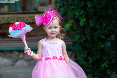 Russia. Moscow, August 27, 2017. Imailovsky park.Brides parade.Beautiful little girl in a pink dress with a bouquet of flowers.のeditorial素材