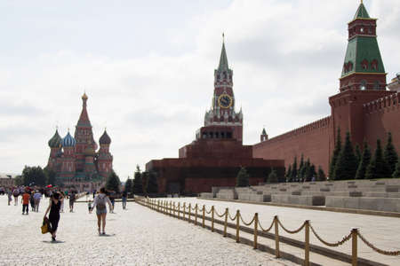 Russia, Moscow, July 29, 2018. The Red Square. Tourists on the Red Square. People in the center of Moscow. The Moscow Kremlinのeditorial素材
