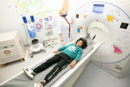 Belarus, city of Gomil, May 31, 2021. A child lies in an MRI machine. A boy in a magnetic resonance imaging machine in a hospital.のeditorial素材