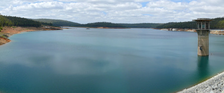 PERTH - NOVEMBER 29: Panorama of water vault with  beautiful hills in Perth, November 29, 2007 in Perth, Australia.のeditorial素材