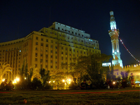 Cairo, Egypt - November 9, 2008: Cairo city center. Architectural structure close-up. Night. Unfamiliar city residents sit on the lawn under the trees.のeditorial素材