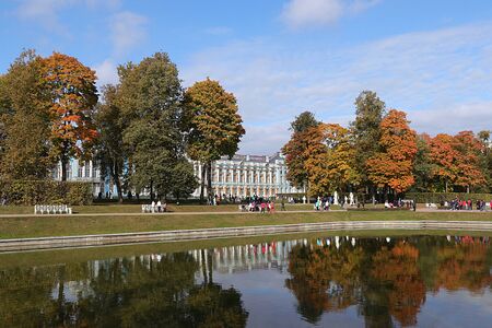 Russia, St. Petersburg, September 28, 2019, Catherine Park. In the photo, the Catherine Palace in Tsarskoye Selo against the backdrop of an autumn park with red leaves and reflection in the pondのeditorial素材