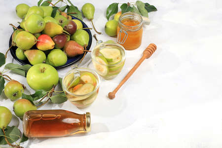 Apple and pear cider, juice or fruit drink in a glass on a sunny table. The concept of diet and weight loss. Apples help cleanse the body and reduce weight. Healthy food, body detoxの写真素材