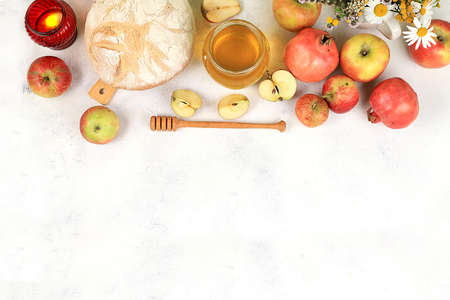 Autumn composition with apples, honey, pomegranate and candle. Harvesting concept, Jewish New Year Rosh Hashanah background, ecological food. Healthy eating, body detoxification, selective focusの写真素材