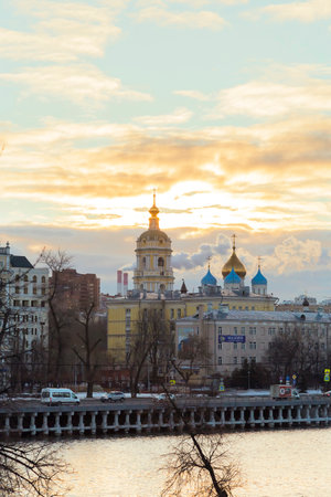 Moscow, Russia - 02.27.2019: Dawn over Moscow, temple, church, chapel, crosses and domes, Novospassky Stavropegic Monastery and Krasnokholmskaya Embankmentのeditorial素材