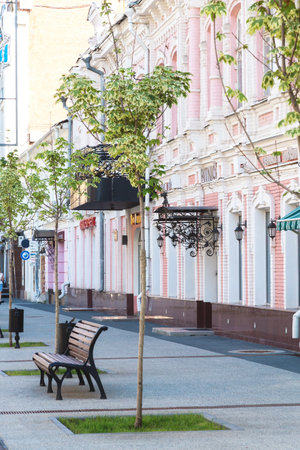 Saratov, Russia - 07.06.2020: The central pedestrian zone of the city, Kirov avenue, Nemetskaya street with benches for rest in the urban space and shop windows in ancient architectural buildings.のeditorial素材