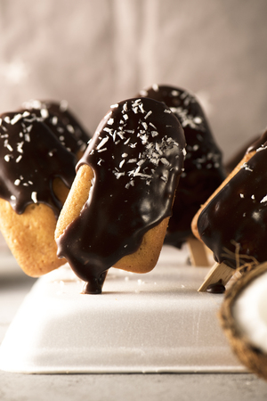 Cake pops with chocolate glazeの写真素材