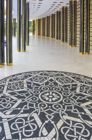 Kuala Lumpur, Malaysia - August 16, 2013: Columns and mosaic at the National Monument in Kuala Lumpur to the men who died in WWI, WWII, and the Malayan Emergency.のeditorial素材