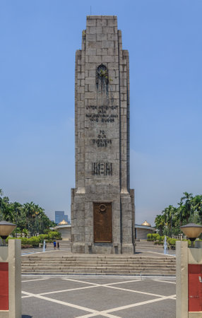 Kuala Lumpur, Malaysia - August 16, 2013: The cenotaph at the National Monument in Kuala Lumpur to the men who died in WWI, WWII, and the Malayan Emergency.のeditorial素材