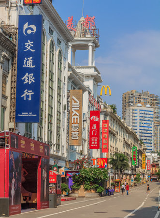 September 14, 2013 -Xiamen, China: Busy shopping street in center of the cityのeditorial素材