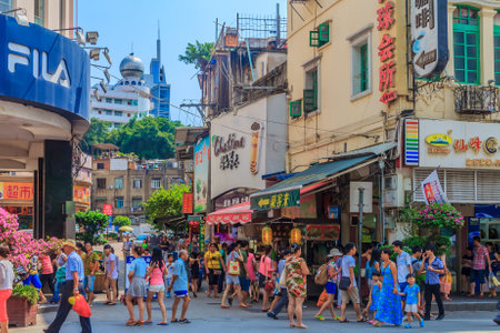 September 14, 2013 -Xiamen, China: Busy shopping street in center of the cityのeditorial素材