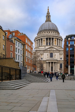 London, England - January 14, 2018: View of the famous St. Paul's Cathedral in city center on a cloudy dayのeditorial素材