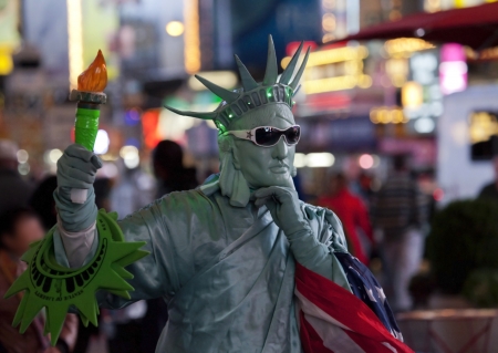Person in a Statue of Liberty costume の写真素材