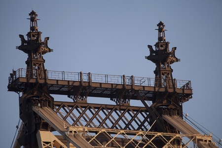 Top detail of the bridge from Manhattan to Roosvelt Island の写真素材