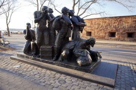 Memorial monument to the first emigrants in the USA in front of fort の写真素材
