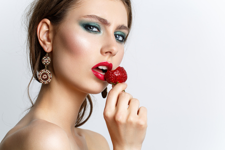 beautiful girl with fresh strawberriesの写真素材
