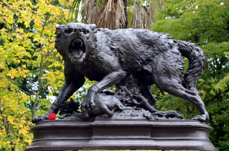 Wolf with her ââcubs;  Urban Sculpture in   Toulouse, Franceのeditorial素材