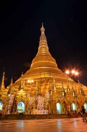 Shwedagon in  Yangon, Myanmar の写真素材