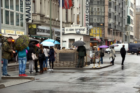 Checkpoint Charlie: this was the name given by the Western Allies to the best-known Wall crossing point between East-Berlin and West-Berlin during the Cold Warのeditorial素材