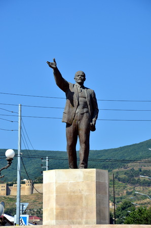 DERBENT, DAGESTAN, RUSSIA - AUG 4, 2017 - Monument to Lenin in Derbent, Dagestan, Russiaのeditorial素材
