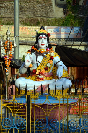 RISHIKESH, INDIA - APRIL 5, 2013 - Shiva sculpture in holy city Rishikesh, Indiaのeditorial素材