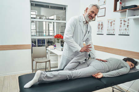Passive stretch of the patient quadriceps by a physical therapist