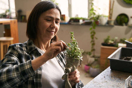 Asian lady holding original design flower potの写真素材