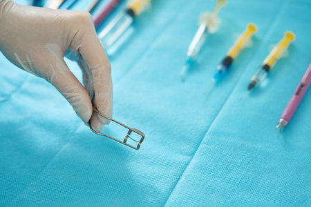 Close-up medical instrument for examination and eye surgery