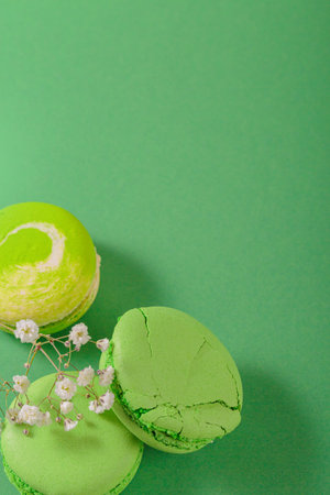 Close up of macarons cakes on green backgroundの写真素材