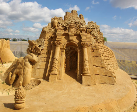 KOLOMENSKOYE, MOSCOW, RUSSIA - AUGUST 2, 2013: \"Mystery of the world\".  sand Sculpture Festival.\\\"Mystery of mysteries (the Garden of Your heart)\\\" based On the novel by Giorgio Bassani \\\"the garden of the Finzi-Contini\\\". Author Leonardo Ugolinのeditorial素材