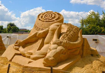 KOLOMENSKOYE, MOSCOW, RUSSIA - AUGUST 2, 2013: \"Mystery of the world\".  sand Sculpture Festival. \\\"The legend of the Minotaur and Theseus.\\\" Author Dmitry Klimenko, Russia.のeditorial素材