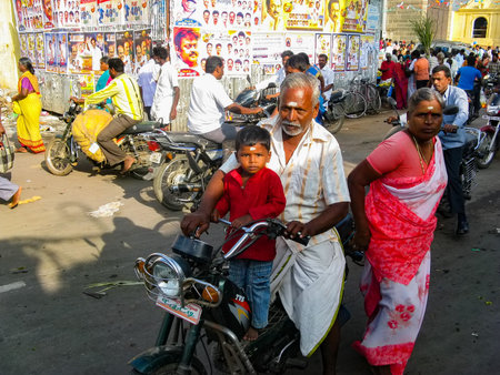 TIRUVANAMALLAI, TAMIL NADU, INDIA- JANUARY 15, 2015: Harvest festival - Pongal, the second (main) day in honor of the Sun God - Surya Pongal. Location near the central temple of Tiruvanamallai â Arunachaleshwar.のeditorial素材