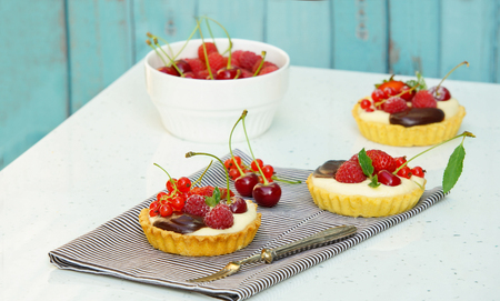 tartlets with custard and fresh berries, strawberry, valentins dayの写真素材