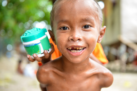 Semporna, Malaysia - Oct 2, 2014   One poor  Bajau kid looking at camera curiously, shot on Mabul island, Semporna, Sabah, Maylaysia  Bajau people are also referenced as the last sea gypsies,  sea-oriented, boat-dwelling, nomadic, and no country のeditorial素材