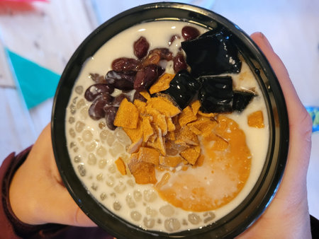 Close-Up of a Taiwanese Dessert Bowl with Tapioca Pearls and Red Beansの写真素材