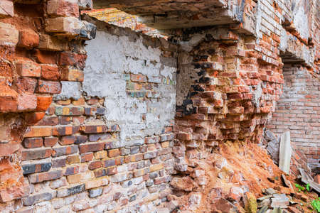 The inner brick wall of the building of an old glass factory of the 19th century, built in the Baroque style in the Siberian outback in the Krasnoyarsk Territory.の写真素材