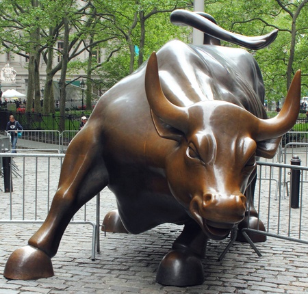  Statue of a bull in New York Cityのeditorial素材