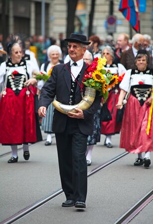 ZURICH - AUGUST 1: Swiss National Day parade on August 1, 2009 in Zurich, Switzerland. Representative of cantons in the national costumes.のeditorial素材