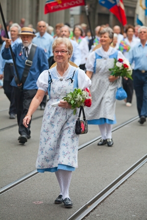 ZURICH - AUGUST 1: Swiss National Day parade on August 1, 2009 in Zurich, Switzerland. Woman in a historical costume.のeditorial素材