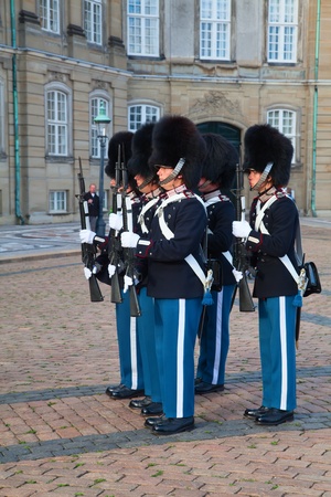 COPENHAGEN, DENMARK - AUGUST 25: unidentified soldiers of the Royal Guard in Amalienborg Castle by changing the guards on August 25, 2010 in Copenhagen, Denmarkのeditorial素材
