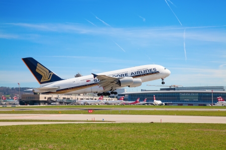 ZURICH - MAY 24:Singapore Airlines Airbus A380 taxiing before take off on May 24, 2010 in Zurich, Switzerland. Zurich International Airport is one of the major Europian Hub and home port of Swiss airline.のeditorial素材