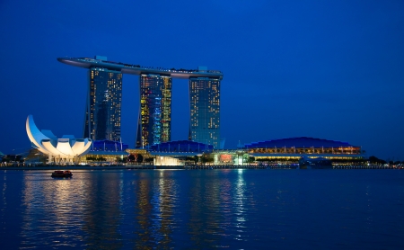 SINGAPORE - FEBRUARY 23: The Marina Bay Sands complex at night on February 23, 2013 in Singapore. Marina Bay Sands is an integrated resort and billed as the world's most expensive standalone casino property.のeditorial素材
