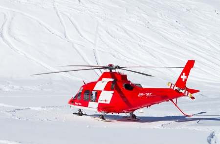 FLUMSERBERG - FEBRUARY 21: The rescue helicopter evacuates skiier after heavy accident, Flumserberg, Switzerland on February 21, 2010. Skiing safety becoming an issue on crowded slopes.のeditorial素材