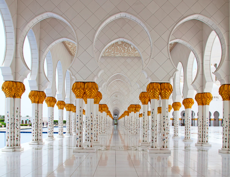Famous Sheikh Zayed mosque in Abu Dhabi, United Arab Emiratesのeditorial素材