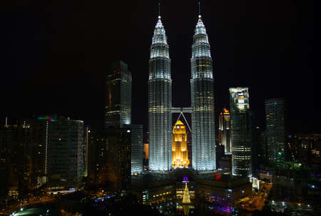 KUALA-LUMPUR - NOVEMBER 27: "Petronas Twin towers" on November 27, 2015 in Kuala Lumpur, Malaysia. "Petronas towers" were tallest in the world from 1998 to 2004 and remain the tallest twin towers.のeditorial素材
