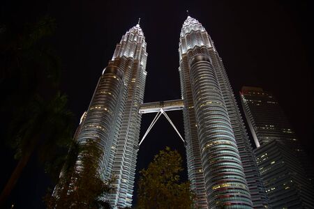 KUALA-LUMPUR - NOVEMBER 28: "Petronas Twin towers" on November 28, 2015 in Kuala Lumpur, Malaysia. "Petronas towers" were tallest in the world from 1998 to 2004 and remain the tallest twin towers.のeditorial素材